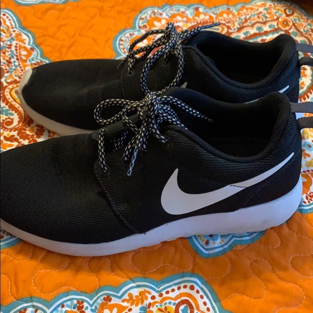 Nike Roshe tennis shoes